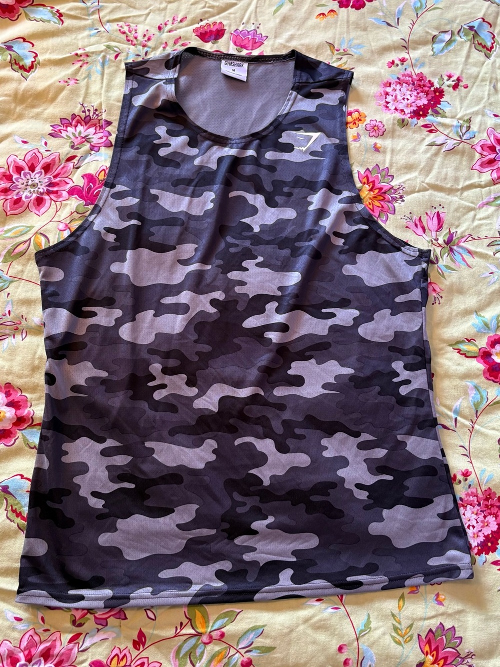 Gymshark black gray camo tank top shirt men’s medium 27”x20” EUC